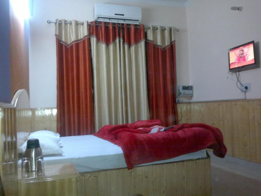 Himgiri Resort Nagchala Room photo